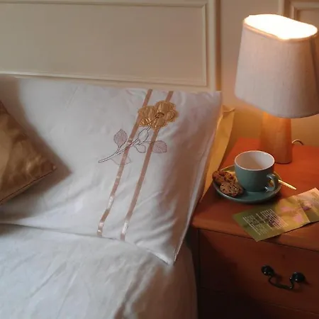 לינה וארוחת בוקר Ashfield House