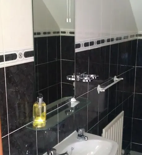 Ashfield House Bed & Breakfast 4*